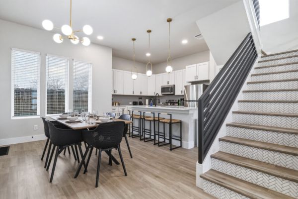 SA Modern Home Nr River Walk + DT | BBQ Yard Games