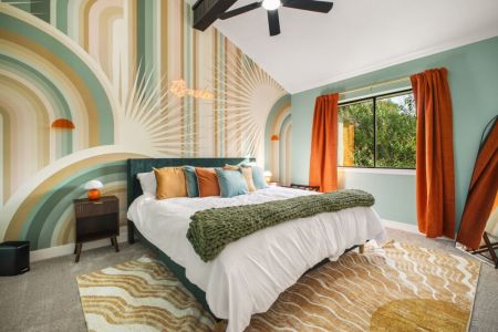 Stylish 2nd bedroom with king size bed