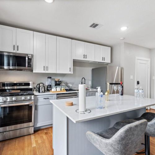 Fully equipped kitchen with high quality granite countertops.
