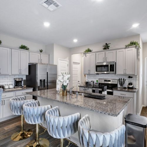 Fully equipped kitchen with high quality granite countertops.