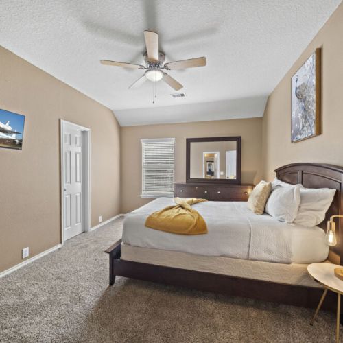 6th bedroom with queen size bed