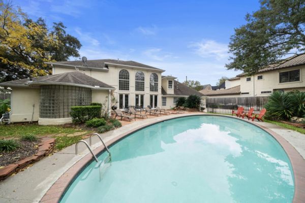 Galleria Pool | Games Movie Poker Room | Sleep 16