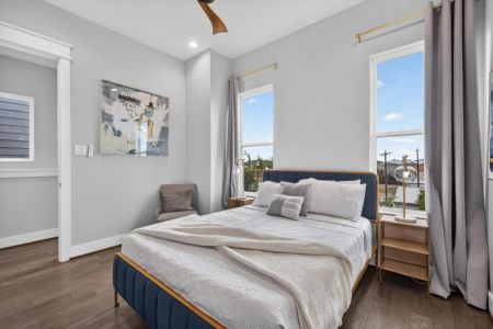 2nd bedroom with queen size bed.
