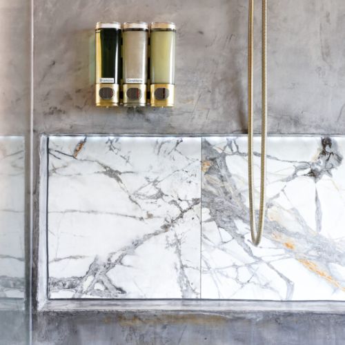 Shampoo, conditioner, body wash, and body soap included for maximum comfort.