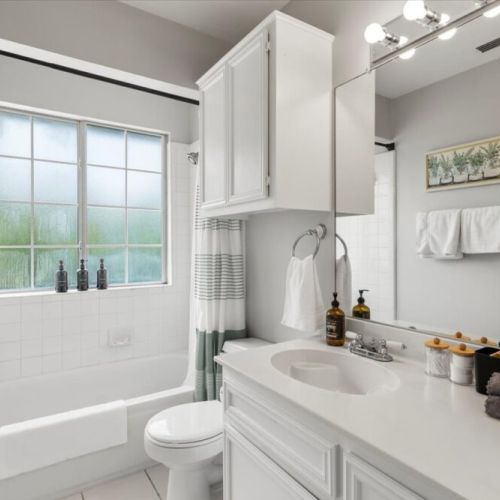 2nd full bathroom is fully stocked with all you need.