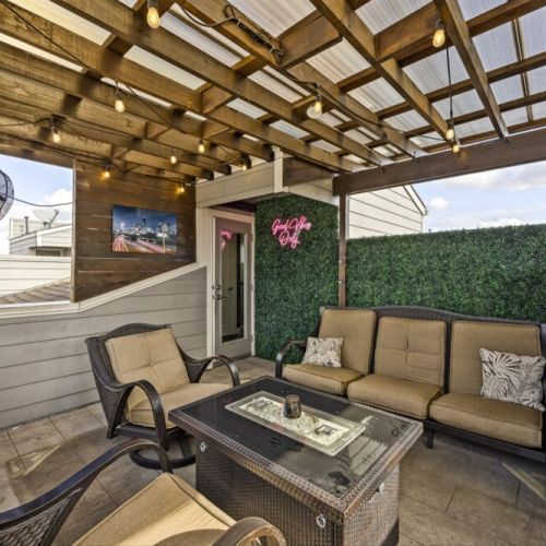 Relax in comfortable seating while enjoying a convenient gas grill, a chilled wine fridge, and stunning views. The fire pit is NOT FUNCTIONAL.
