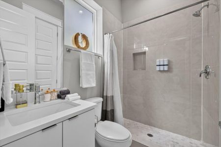 3rd full bathroom is fully stocked with all you need.