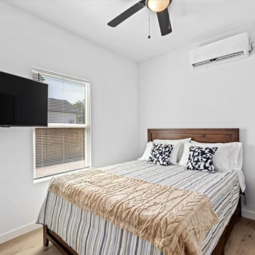 Bedroom with queen size bed!
