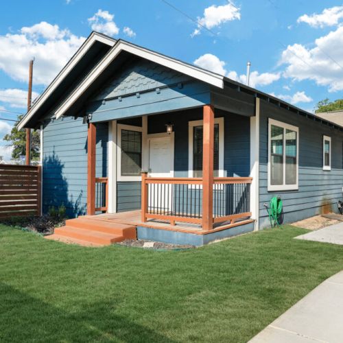 We also have extra yard next to the driveway!