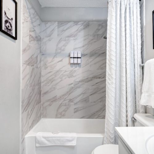 Shampoo, conditioner, body wash, and body soap included for maximum comfort.
