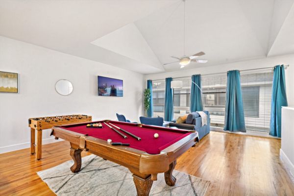 Houston Getaway by Downtown | Pool Table | Pets