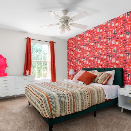 2nd bedroom with queen size bed.