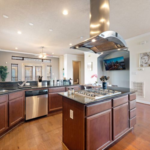 Fully equipped kitchen with high quality granite countertops.