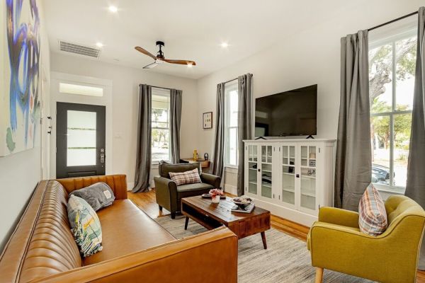 Pleasure Pier Modern Home Nr Beach | BBQ | Games