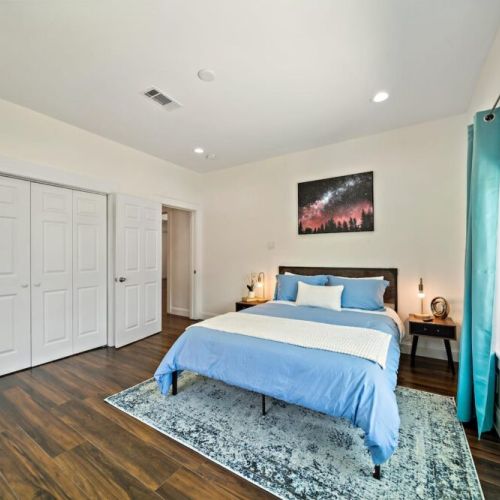 2nd bedroom with queen size bed.