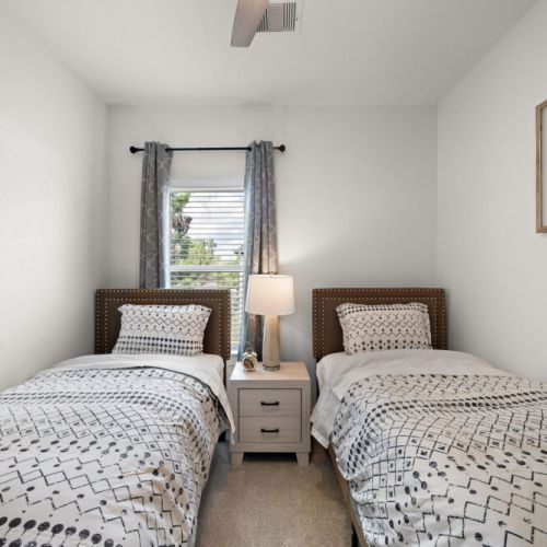 4th bedroom with two twin size bed.