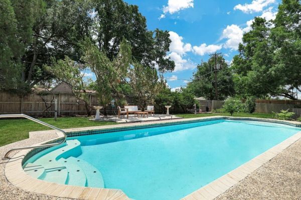 Pool Home Nr DT + River Walk + Alamo | WiFi Yard