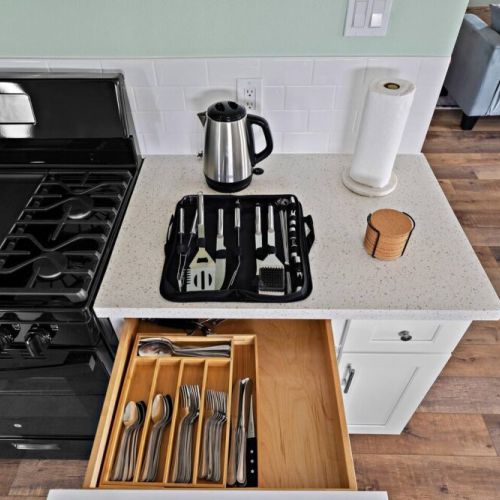 Full grill set included.
