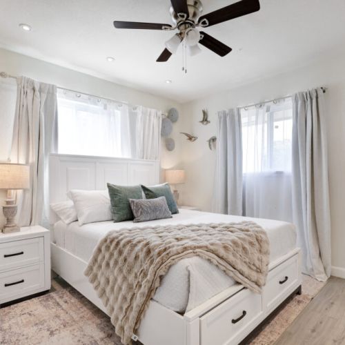 2nd bedroom with queen size bed.