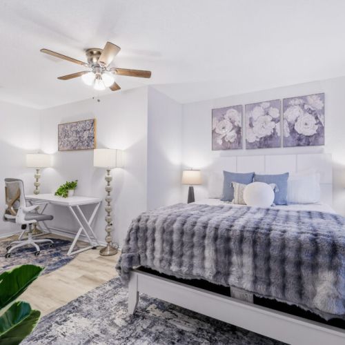 2nd bedroom with queen size bed.