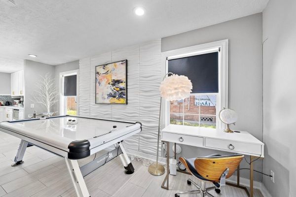 Classy Htown Home • Air Hockey Table • Backyard w/Grill • Board Games • Netflx