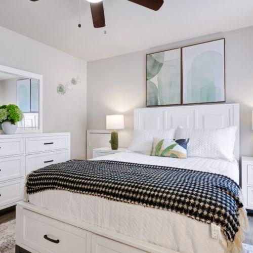 3rd bedroom with queen size bed.