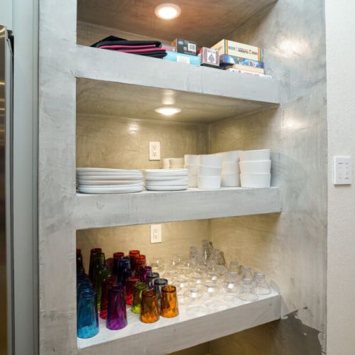 Feel free to host your dinner's here, we provide dishes, glasses and cutlery.