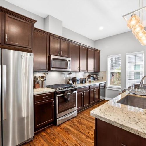 Fully equipped kitchen with high quality granite countertop.