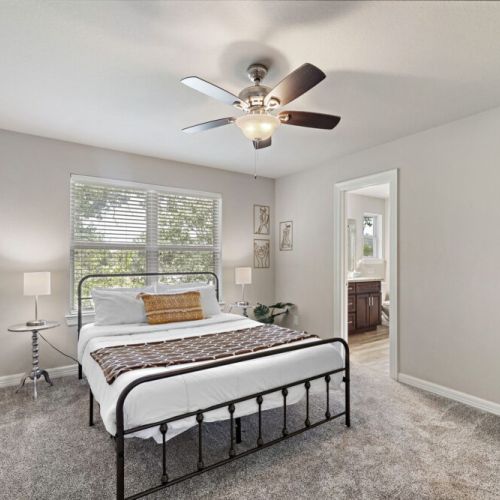 3rd bedroom with queen size bed.