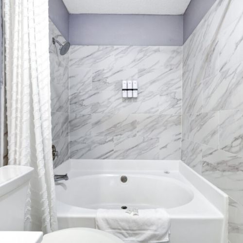 Shampoo, conditioner, body wash, and body soap included for maximum comfort.