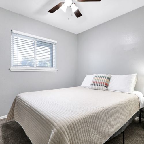 2nd bedroom with queen size bed.