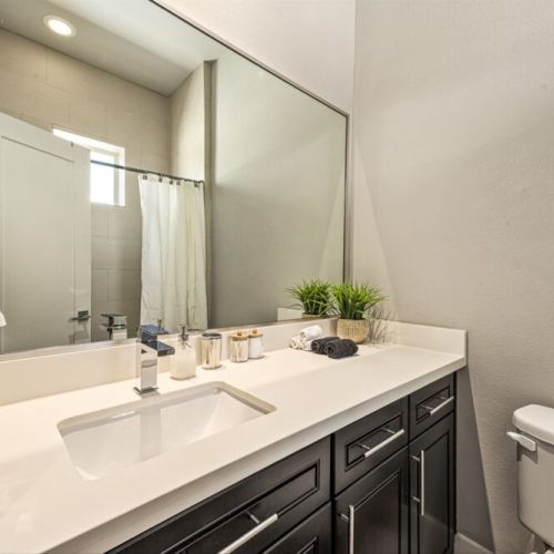 3rd full bathroom is fully stocked with all you need.