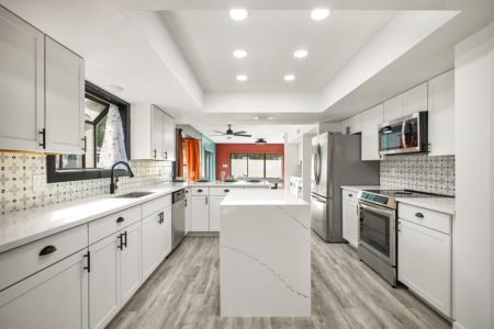 Fully equipped kitchen with high quality granite countertop.