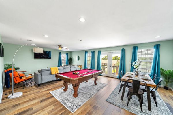 Nr Beach + Pier Oasis | Games | Yard BBQ | Pet Ok