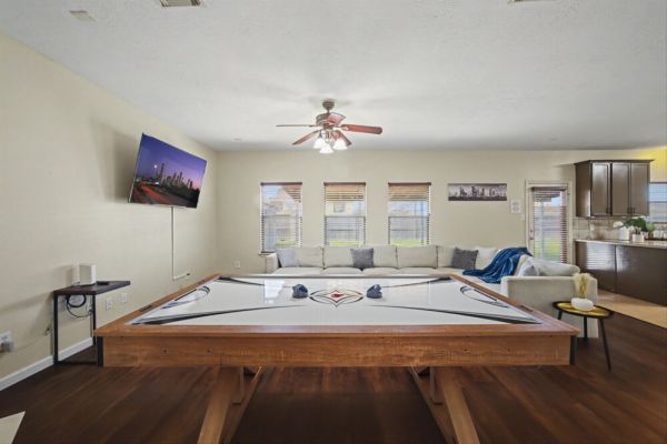 Baytown Htown Escape | Air Hockey Yard BBQ Games