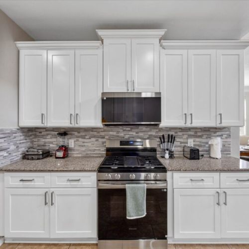Fully equipped kitchen with high quality granite countertops.
