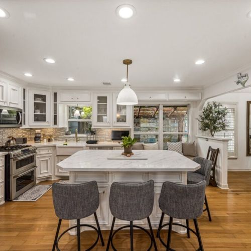 Bright, modern, and inviting — the perfect place to gather, cook, and enjoy every bite together.