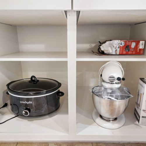 Still more kitchen gear.