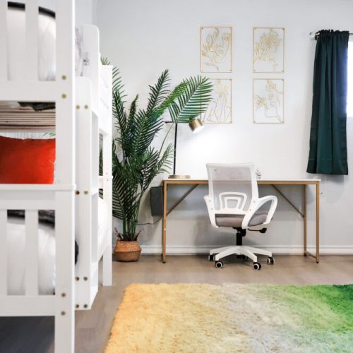 Do you need to finish some work? No problem, we got you covered! We have a workstation + ergonomic chair