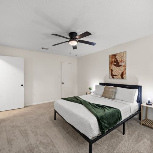 5th bedroom with queen size bed.