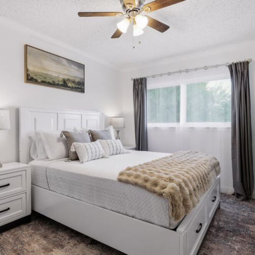3rd bedroom with queen size bed.