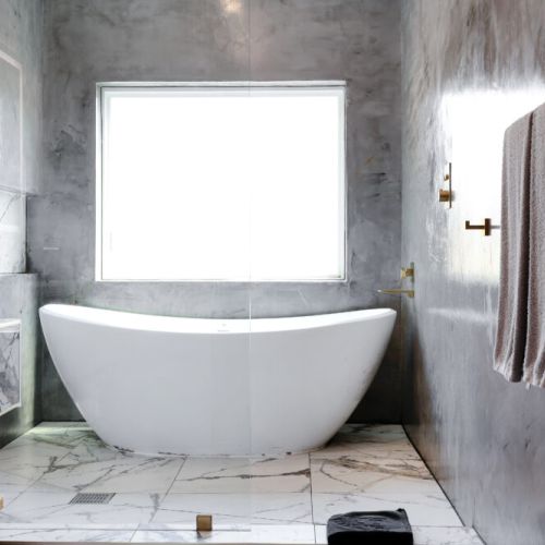 Enjoy the tub and relax.