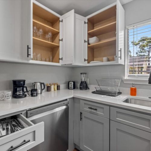 The kitchen is fully equipped so that you can feel at home for long stays.