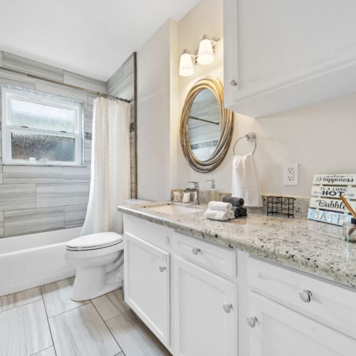 2nd full bathroom is fully stocked with all you need.