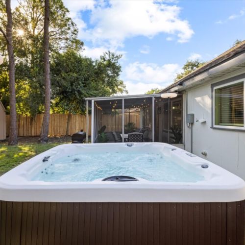 Enjoy our amazing private hut tub with your family and friends!