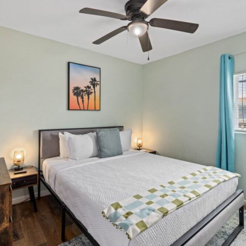 2nd bedroom with queen size bed.