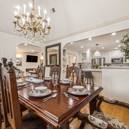 Thoughtful décor and stylish table settings make every meal feel special.