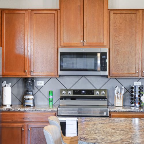 Stainless steel appliances. Fridge dispenses water and ice.