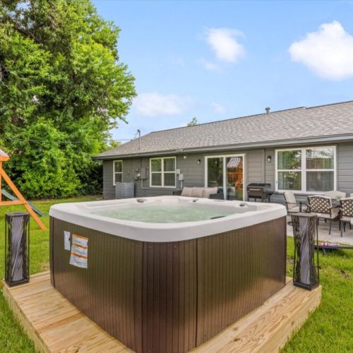 Enjoy our amazing private hut tub with your family and friends!