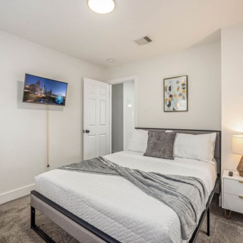 4th bedroom with queen size bed.
